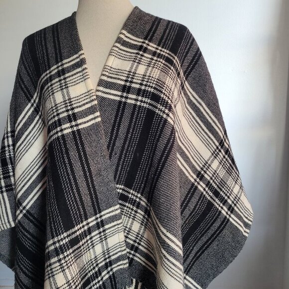 Talbots Black and White Wool Poncho (Size: One size fits most) - Picture 13 of 13